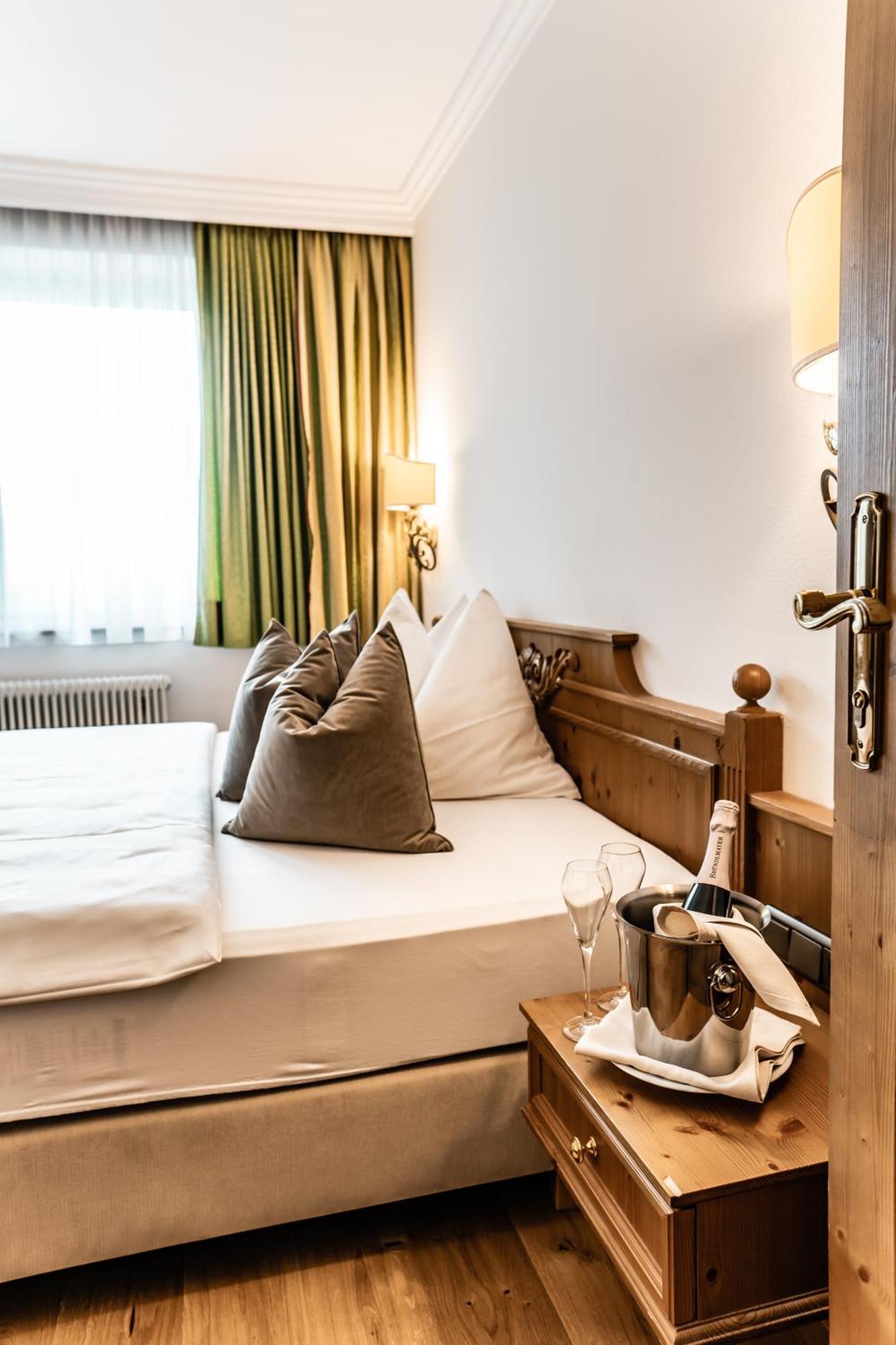 Hotel Hubertushof Аніф Екстер'єр фото